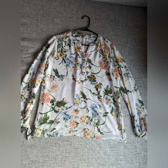 Violet & Claire Floral Top - Picture 3 of 9